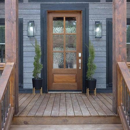 Lone Pine Lodge. Brand New! 2 Bedroom Luxury Cabin. ブロークン・ボウ エクステリア 写真