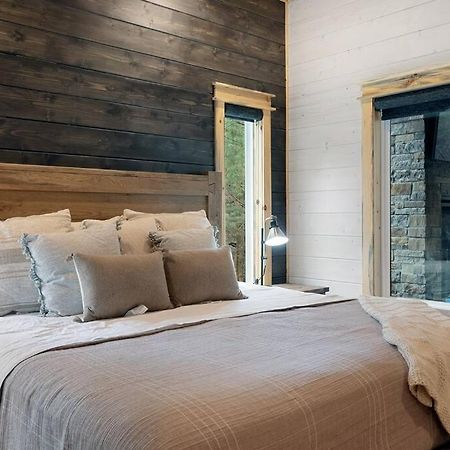 Lone Pine Lodge. Brand New! 2 Bedroom Luxury Cabin. ブロークン・ボウ エクステリア 写真
