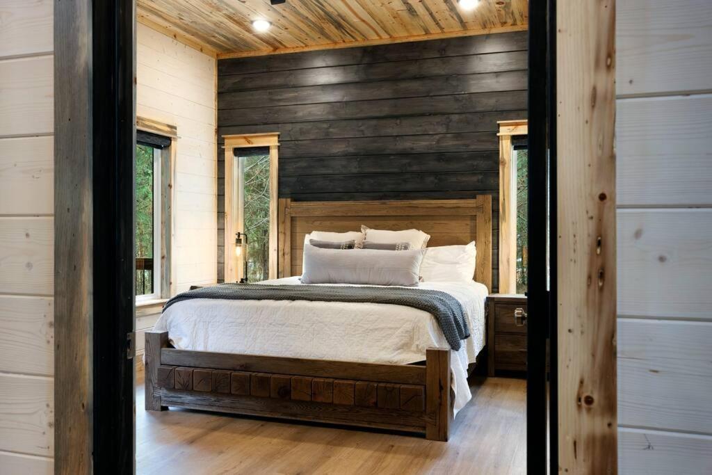 Lone Pine Lodge. Brand New! 2 Bedroom Luxury Cabin. ブロークン・ボウ エクステリア 写真
