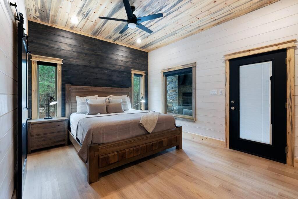 Lone Pine Lodge. Brand New! 2 Bedroom Luxury Cabin. ブロークン・ボウ エクステリア 写真