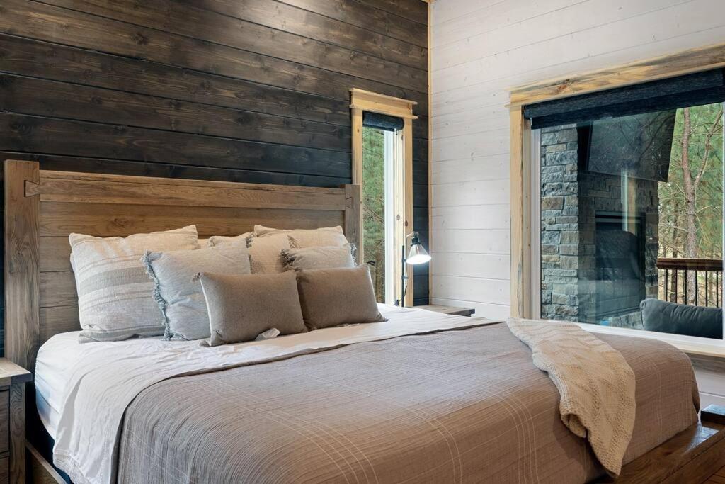 Lone Pine Lodge. Brand New! 2 Bedroom Luxury Cabin. ブロークン・ボウ エクステリア 写真