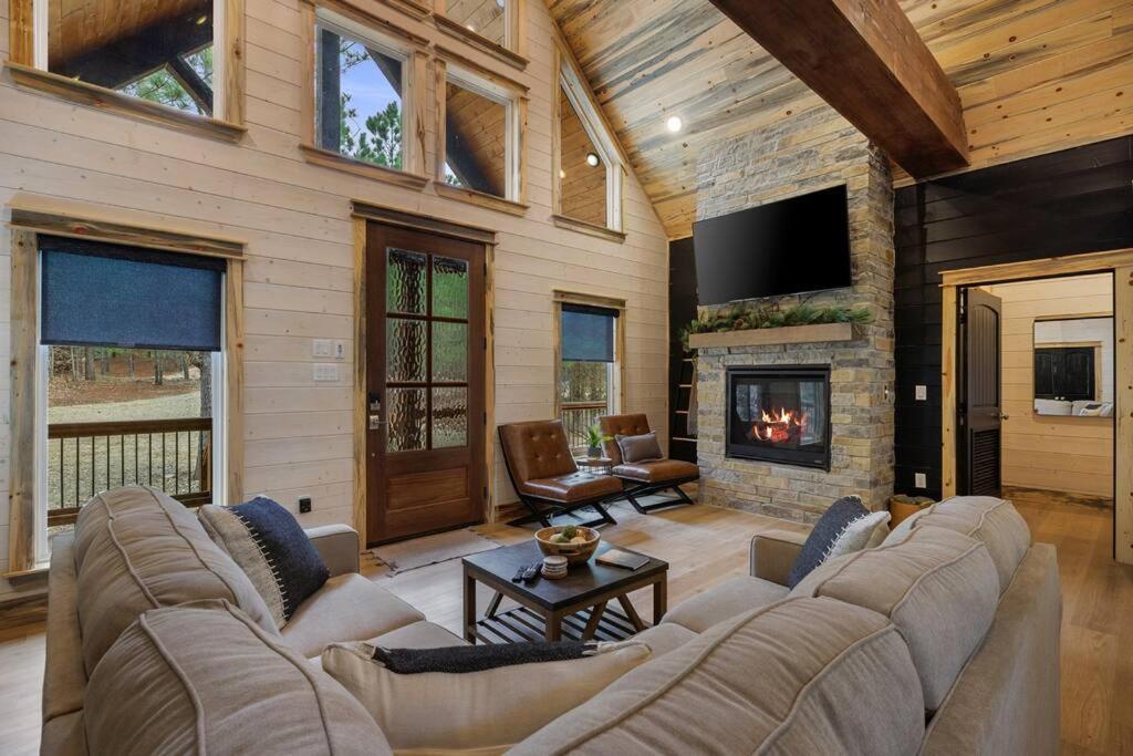 Lone Pine Lodge. Brand New! 2 Bedroom Luxury Cabin. ブロークン・ボウ エクステリア 写真