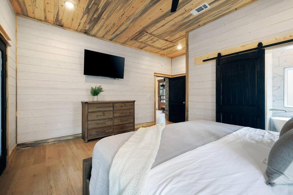 Lone Pine Lodge. Brand New! 2 Bedroom Luxury Cabin. ブロークン・ボウ エクステリア 写真